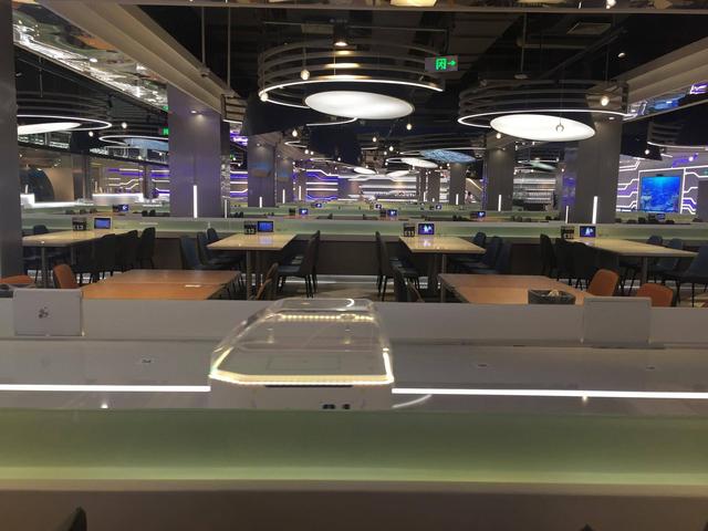 阿里无人餐厅来袭，盒马让机器人做饭上菜，口碑加速无人店布局